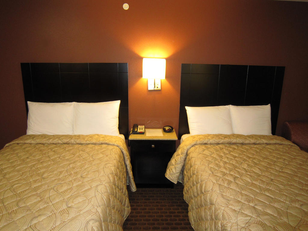 Red Carpet Inn And Suites Monmouth Junction חדר תמונה