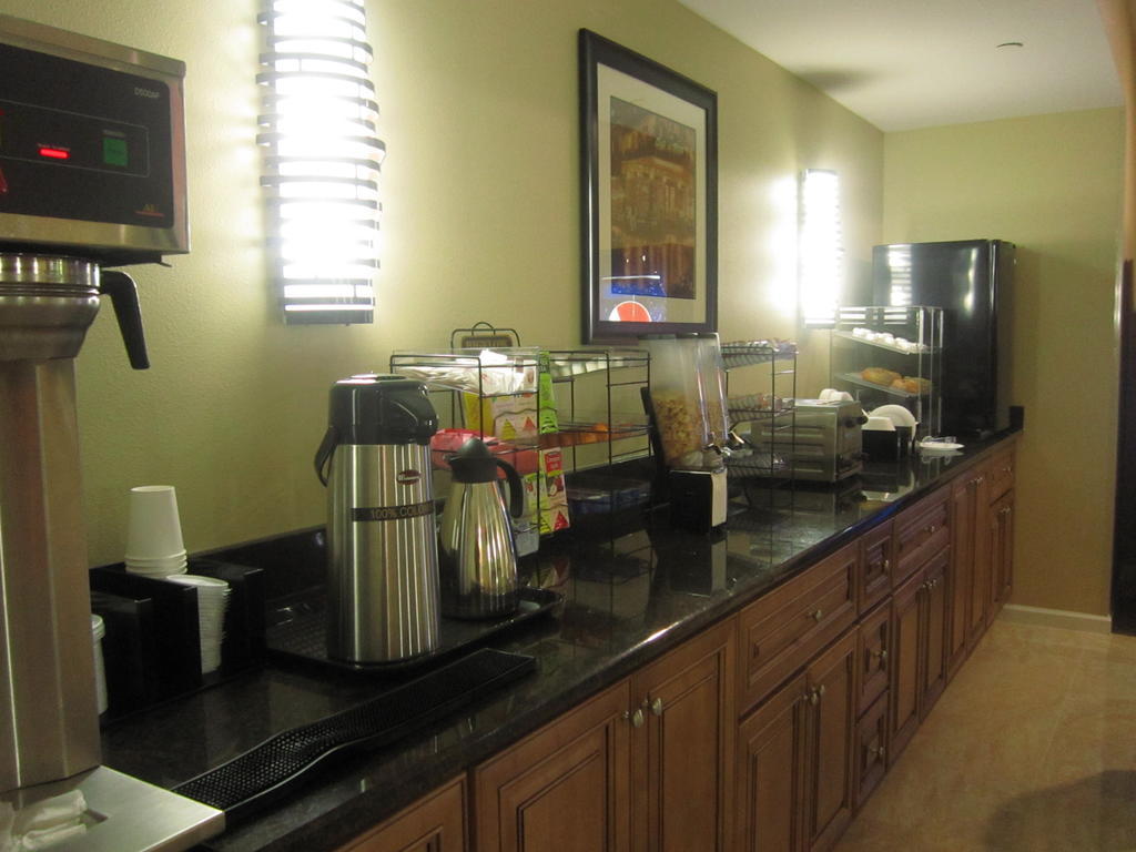 Red Carpet Inn And Suites Monmouth Junction מראה חיצוני תמונה