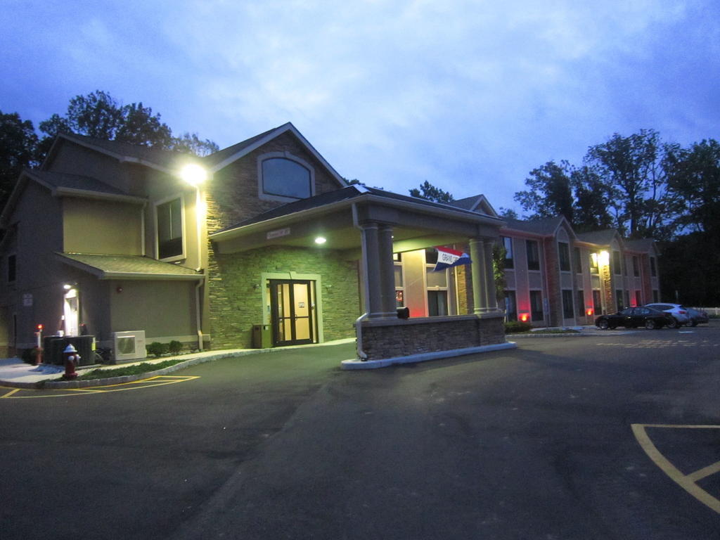Red Carpet Inn And Suites Monmouth Junction מראה חיצוני תמונה