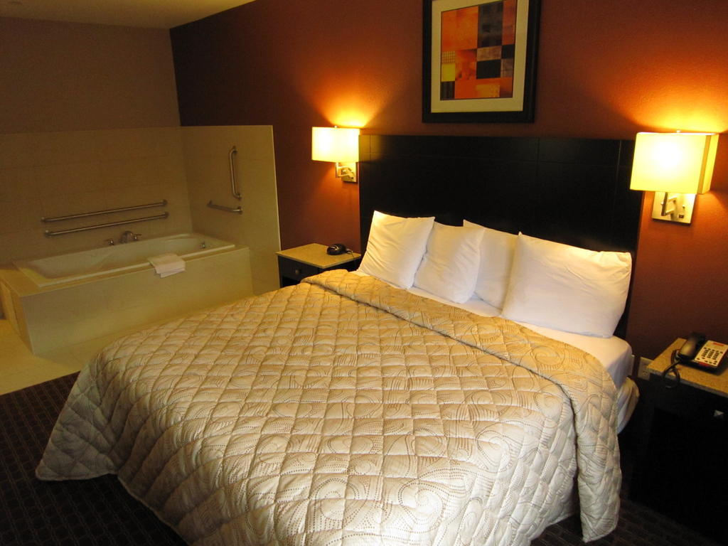 Red Carpet Inn And Suites Monmouth Junction חדר תמונה
