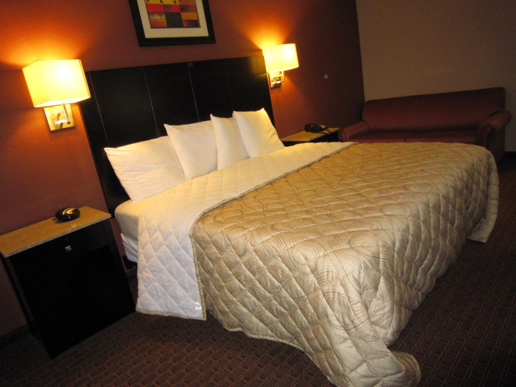 Red Carpet Inn And Suites Monmouth Junction חדר תמונה