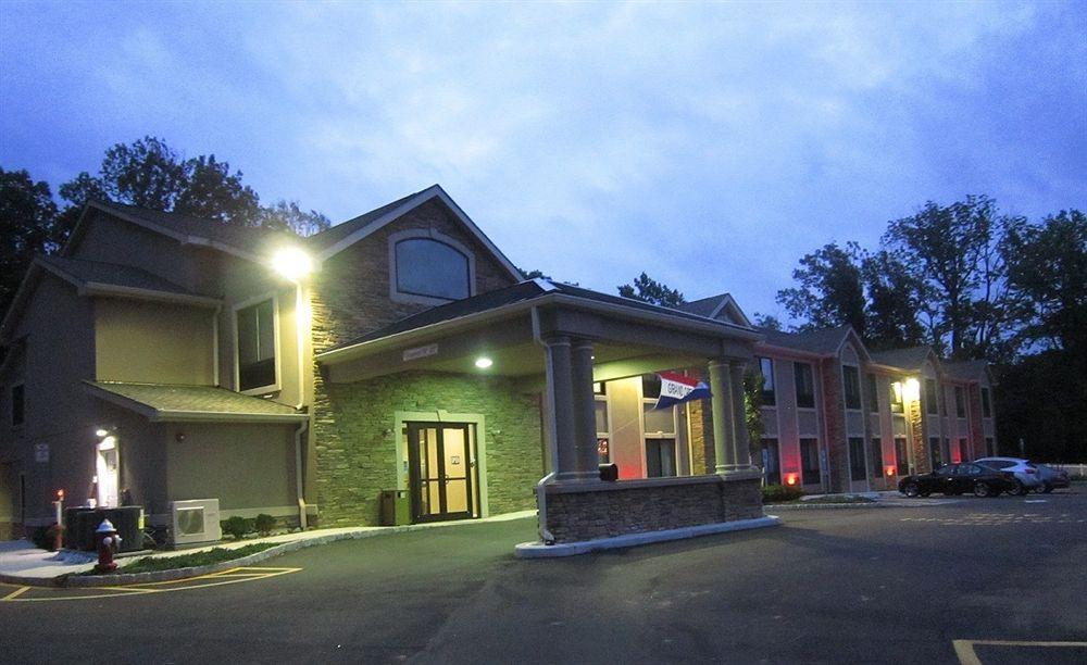 Red Carpet Inn And Suites Monmouth Junction מראה חיצוני תמונה