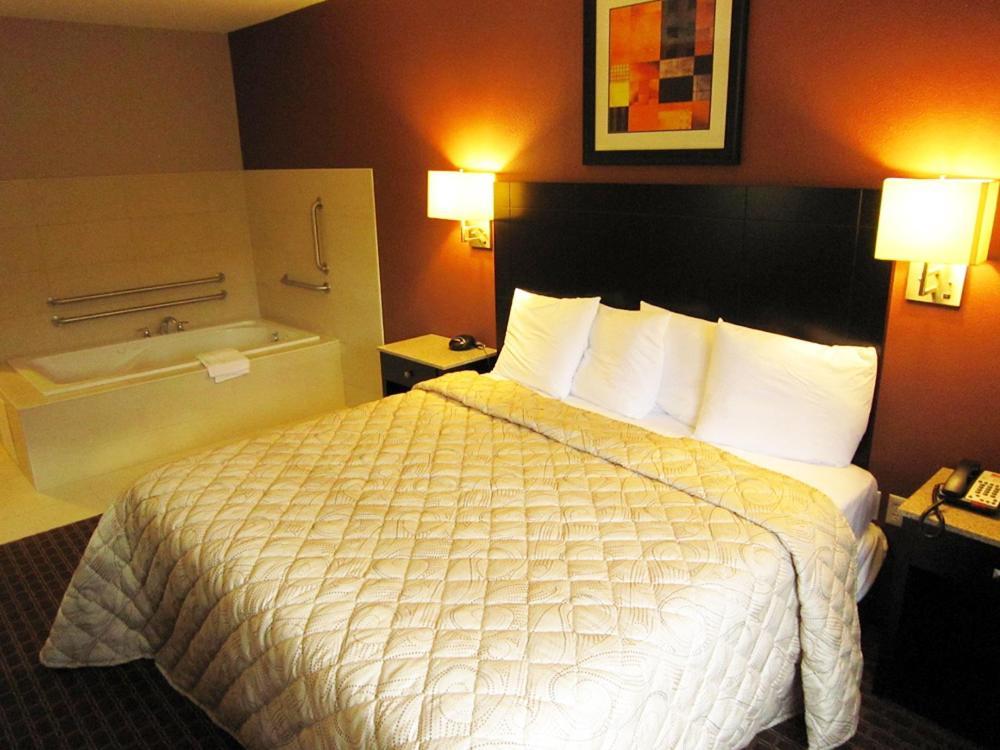Red Carpet Inn And Suites Monmouth Junction מראה חיצוני תמונה