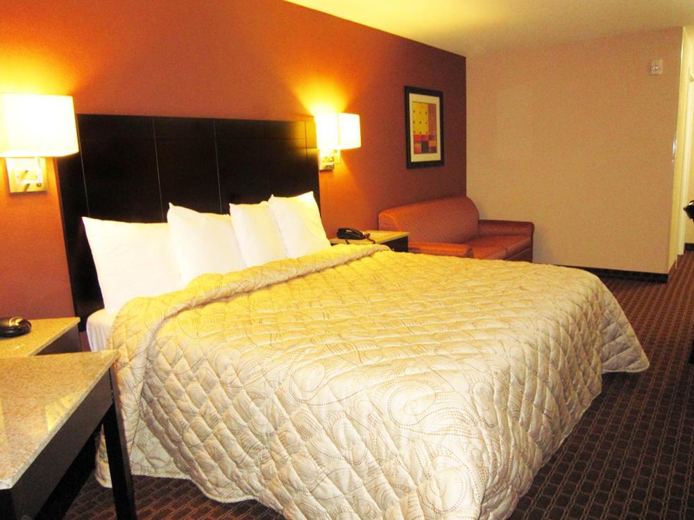 Red Carpet Inn And Suites Monmouth Junction מראה חיצוני תמונה